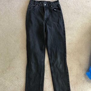 Black Levi’s straight leg jeans style 634